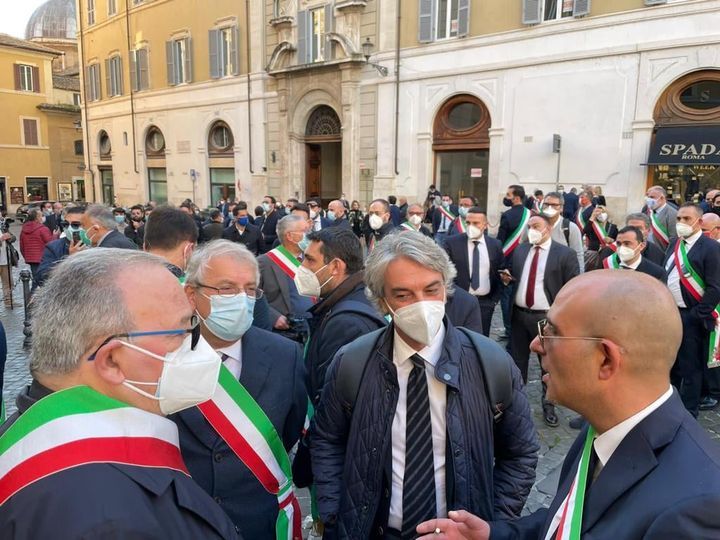 Covid, Aieta: «Sindaci in prima linea. Occorre vaccinarli»