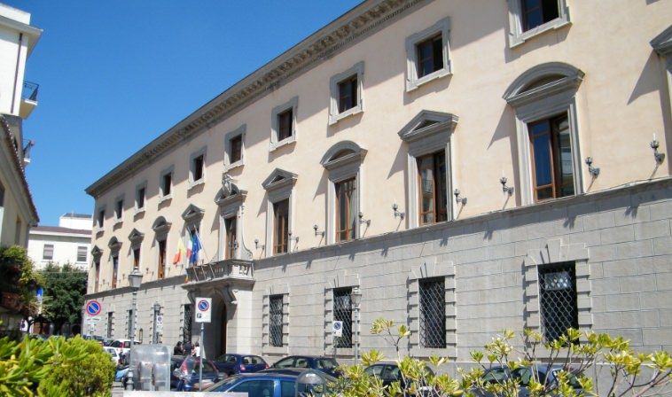 BASSO PROFILO | Il finanziere, il politico e le informazioni per «delegittimare Abramo e Tallini»