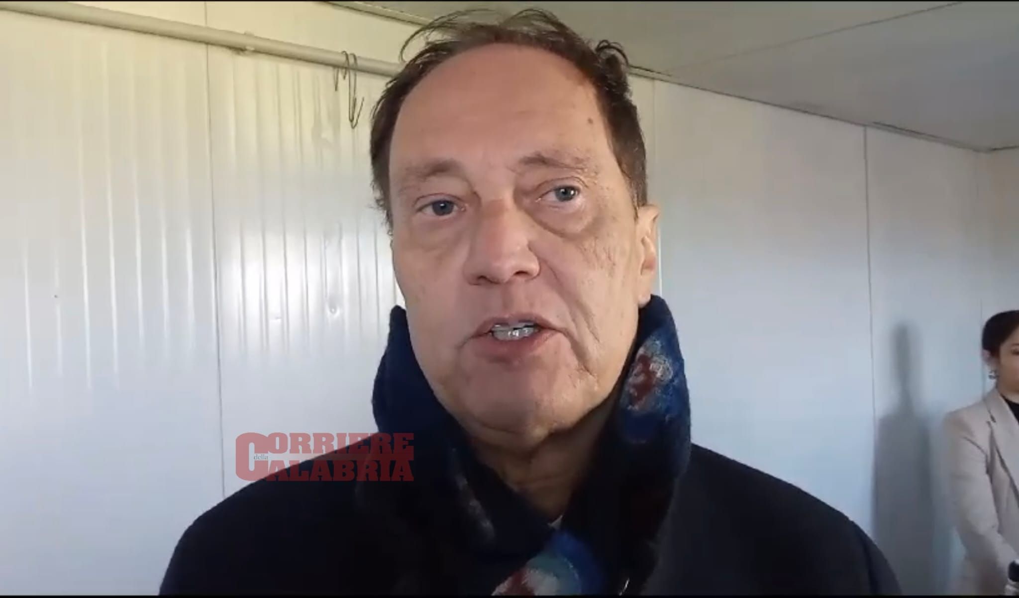 Abbattimento dell’ecomostro, Ciriani: «Giorno importante per l’Italia intera» – VIDEO