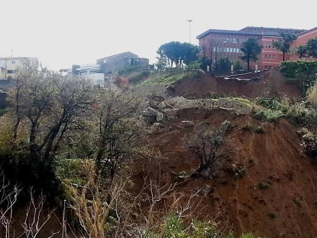 La Regione "chiude" l'ospedale di Paola per frana, poi lo amplia