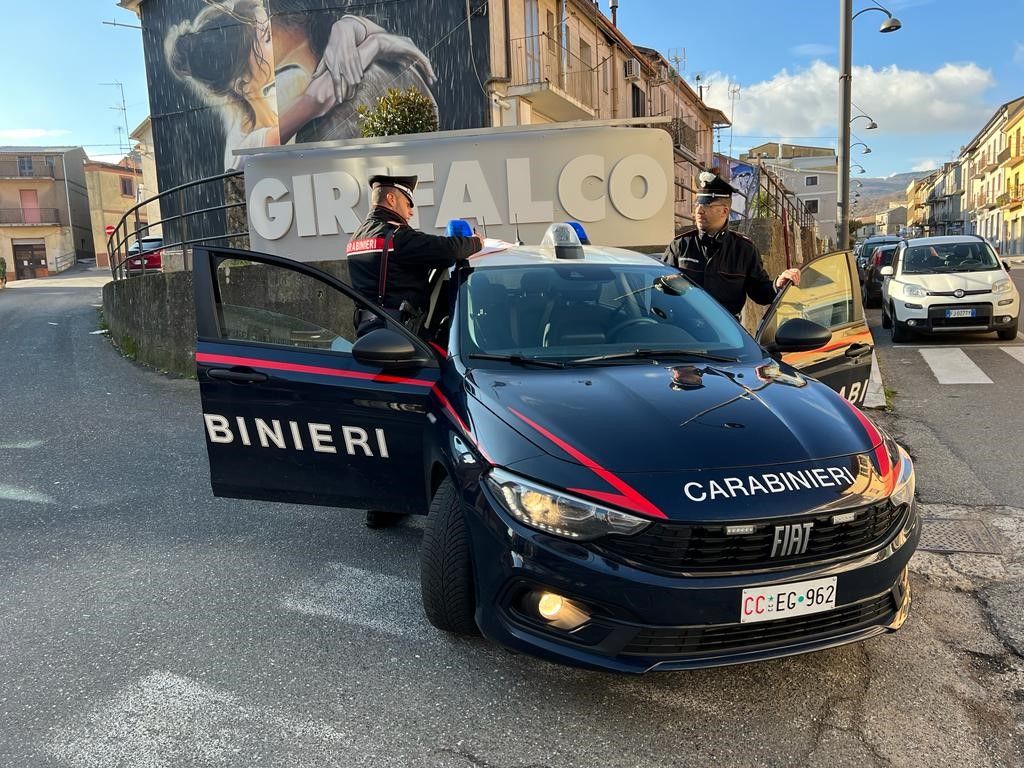 Girifalco, si appropriano della carta di reddito di cittadinanza e di un telefonino: tre arresti