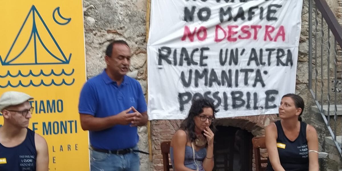 Riace, inaugurato il “forno sociale dei popoli” nella piazza del “Villaggio Globale”