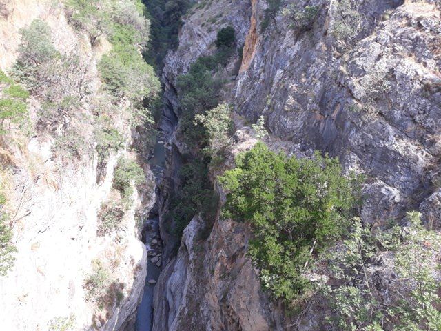 Civita, il sindaco “blinda” gli ingressi alle Gole del Raganello