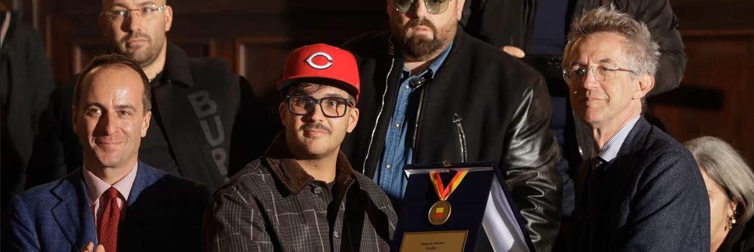 Il padre di Giogiò all’attacco: «Il premio a Geolier? Un impresentabile»