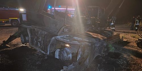 Corigliano Rossano, bus dell'Agrario preso di mira dai vandali e dato alle fiamme