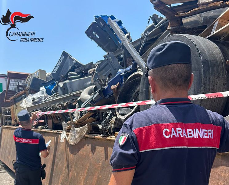 Tortora, 100 metri cubi di rifiuti speciali in un complesso industriale: disposto il sequestro