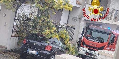 Maltempo nel Crotonese: oltre 30 interventi dei Vigili del Fuoco dalla mattinata