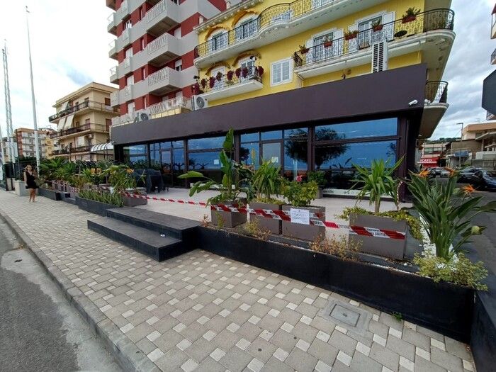 Ristorante abusivo da 31 anni a Catanzaro, scattano (finalmente) i sigilli