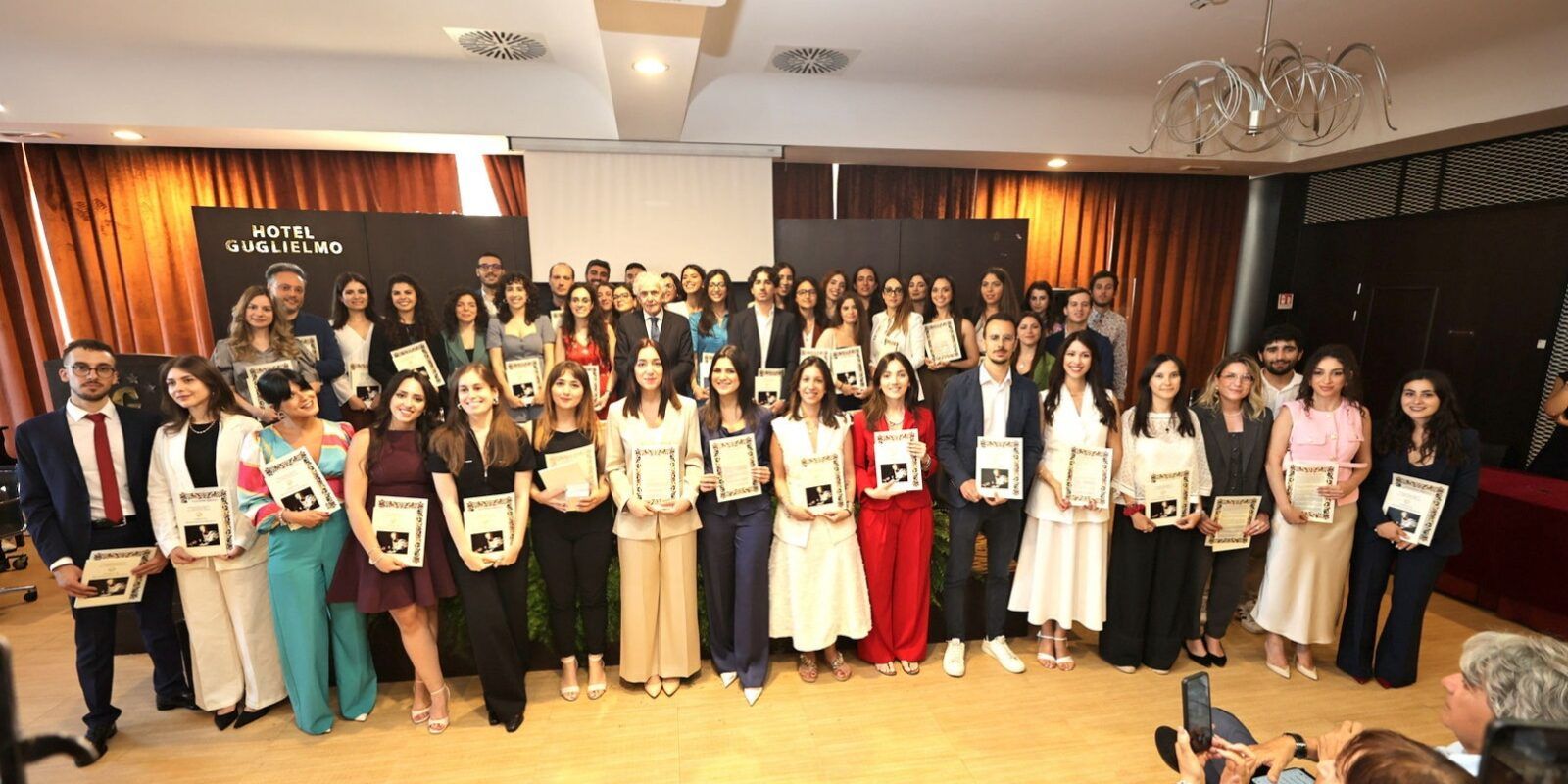 Assemblea dell’Ordine dei Medici di Catanzaro, consegnate le medaglie per i 45 anni di iscrizione – NOMI