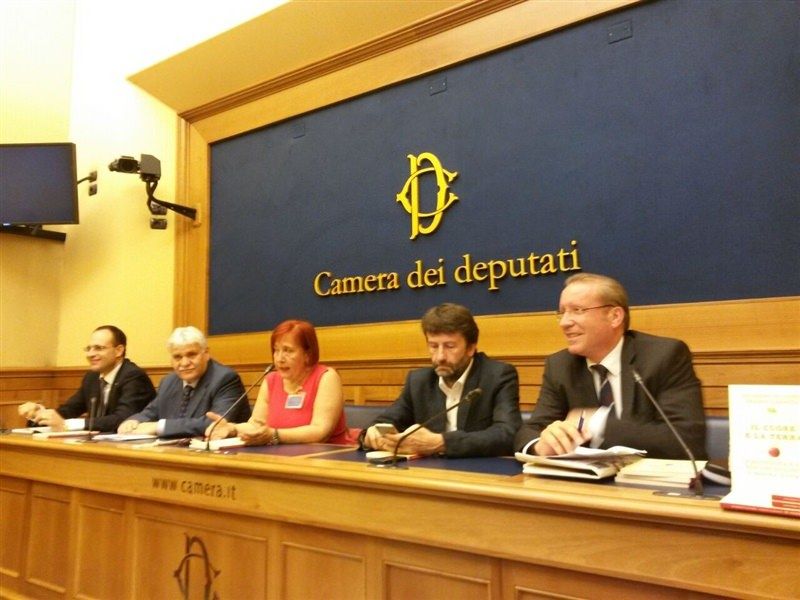 Le potenzialità dell'agricoltura nel libro di Oliverio e Laratta