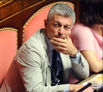 Controllori e controllati a Zagarise, il caso arriva in Parlamento