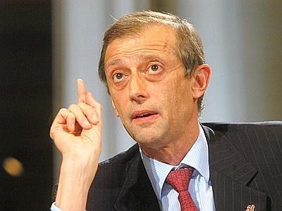 E davanti a Mattarella Fassino loda il sindaco di Reggio