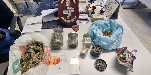 Nascondeva in uno zaino una cospicua quantità di droga, arrestato un 34enne a Lamezia Terme