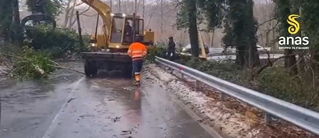 Maltempo in Calabria, Anas: uomini e mezzi impegnati sulle statali colpite – VIDEO