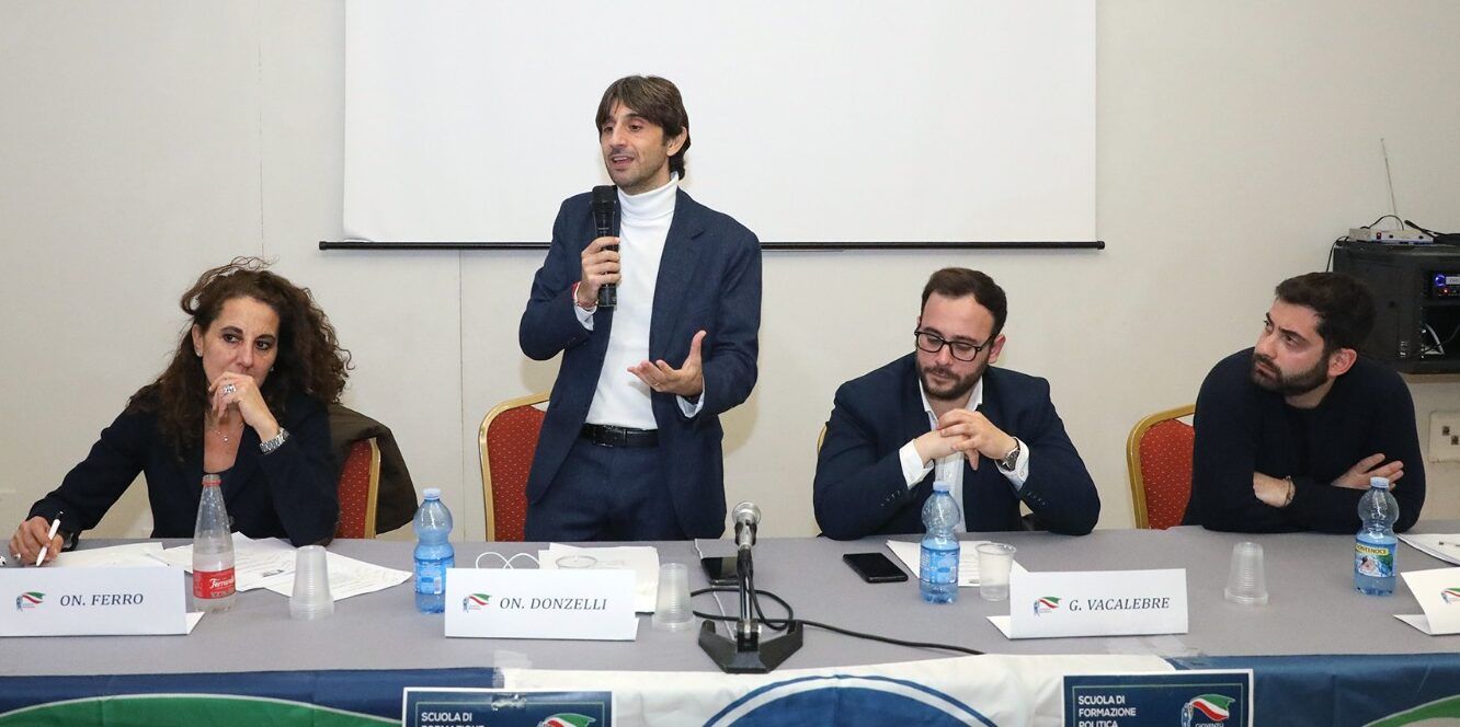 FdI inaugura la prima Scuola di formazione. Ferro: «Costruire una politica che abbia delle solide basi»