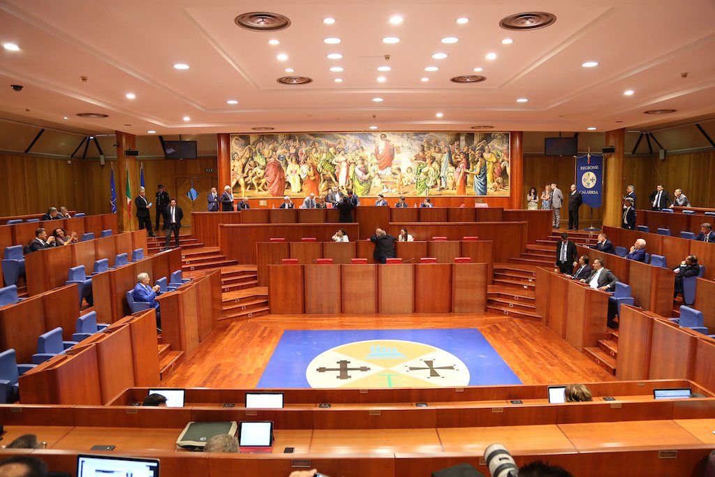 In Consiglio inciuci per tutti (con due cartellini rossi)