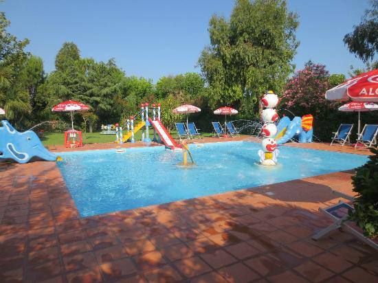 Cosenza, bimbo di 4 anni muore in piscina