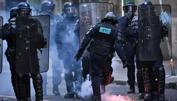 Parigi, manifestante muore dopo un malore: oltre 1.800 fermi