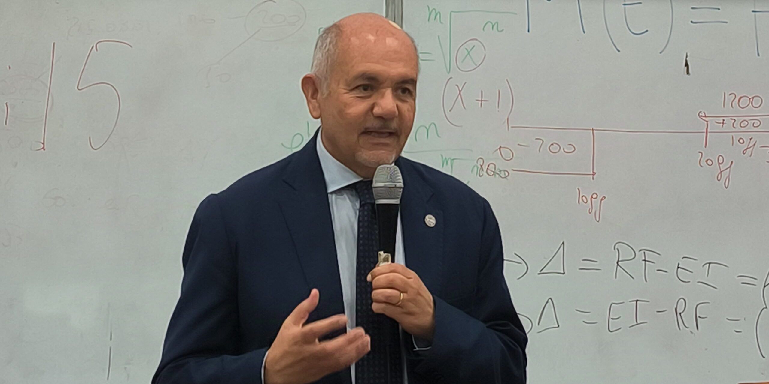 Il rettore dell’Umg Cuda: «Nessuna moschea smantellata, solo rimossa una targa». E bacchetta Sasso