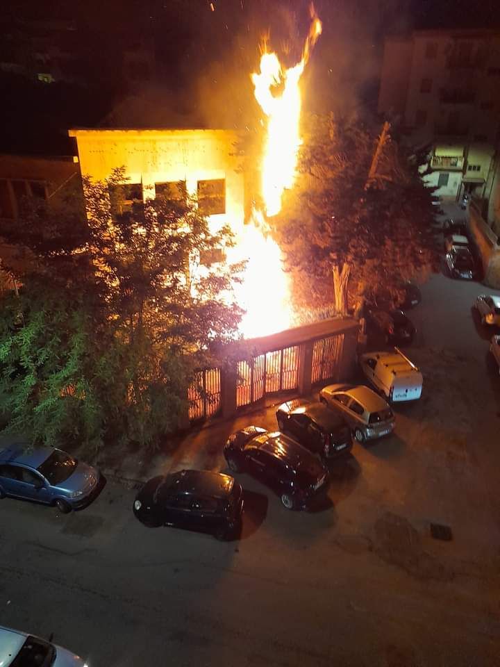 Crotone brucia, due incendi in 24 ore. Voce denuncia in Procura