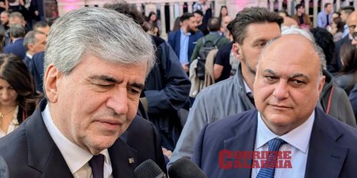 ministro turismo Mazzi con Calabrese a Vinitaly 2026