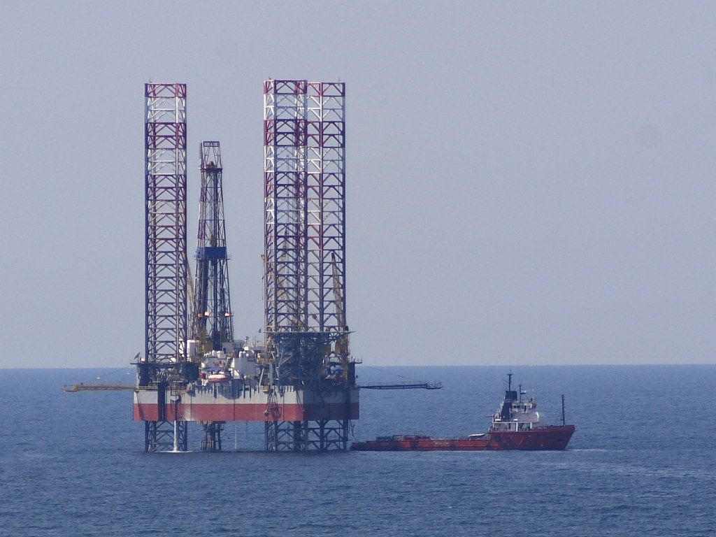 Trivellazioni in mare, i grillini: Jonio a rischio disastri