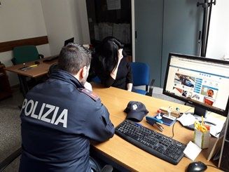 Maltratta e costringe la compagna a lasciare il lavoro, arrestato