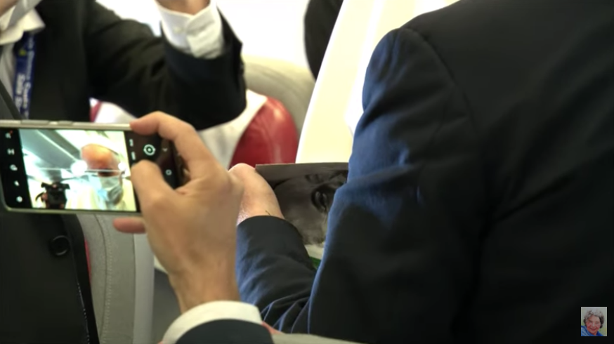 “Nicola”, il volume dedicato a Gratteri donato a Papa Francesco – VIDEO