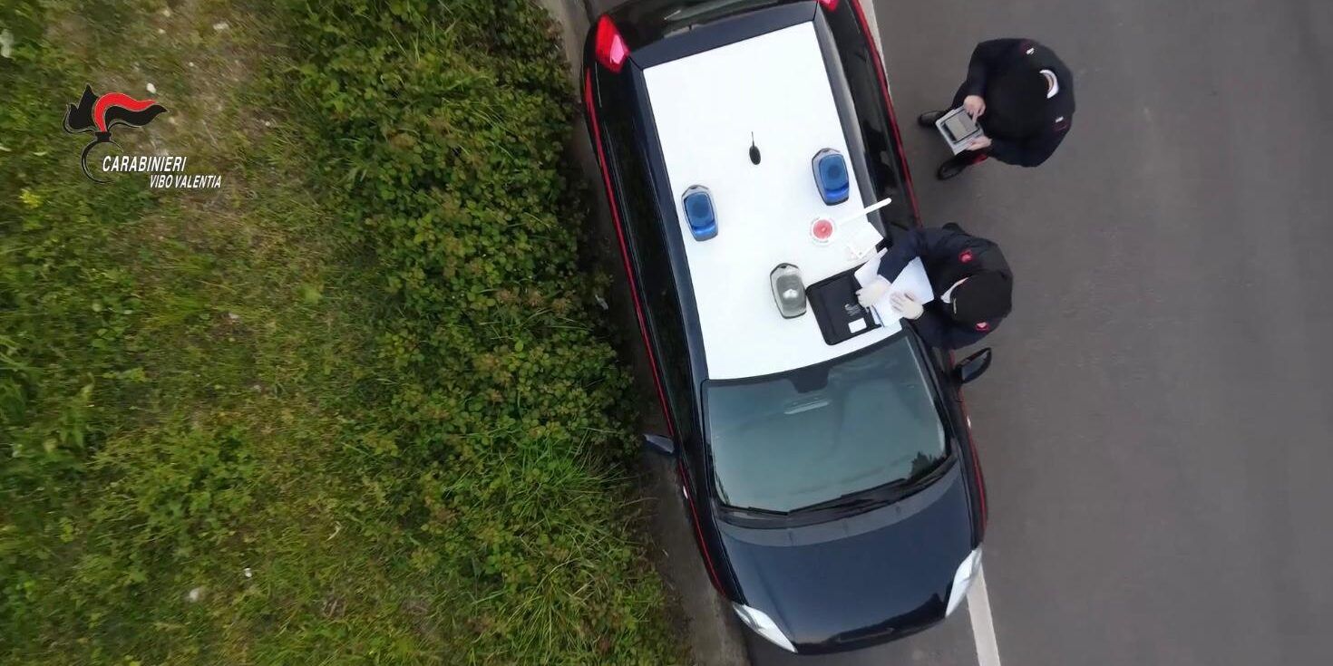 Vibo Valentia, coltivava marijuana in una garage: arrestato un giovane
