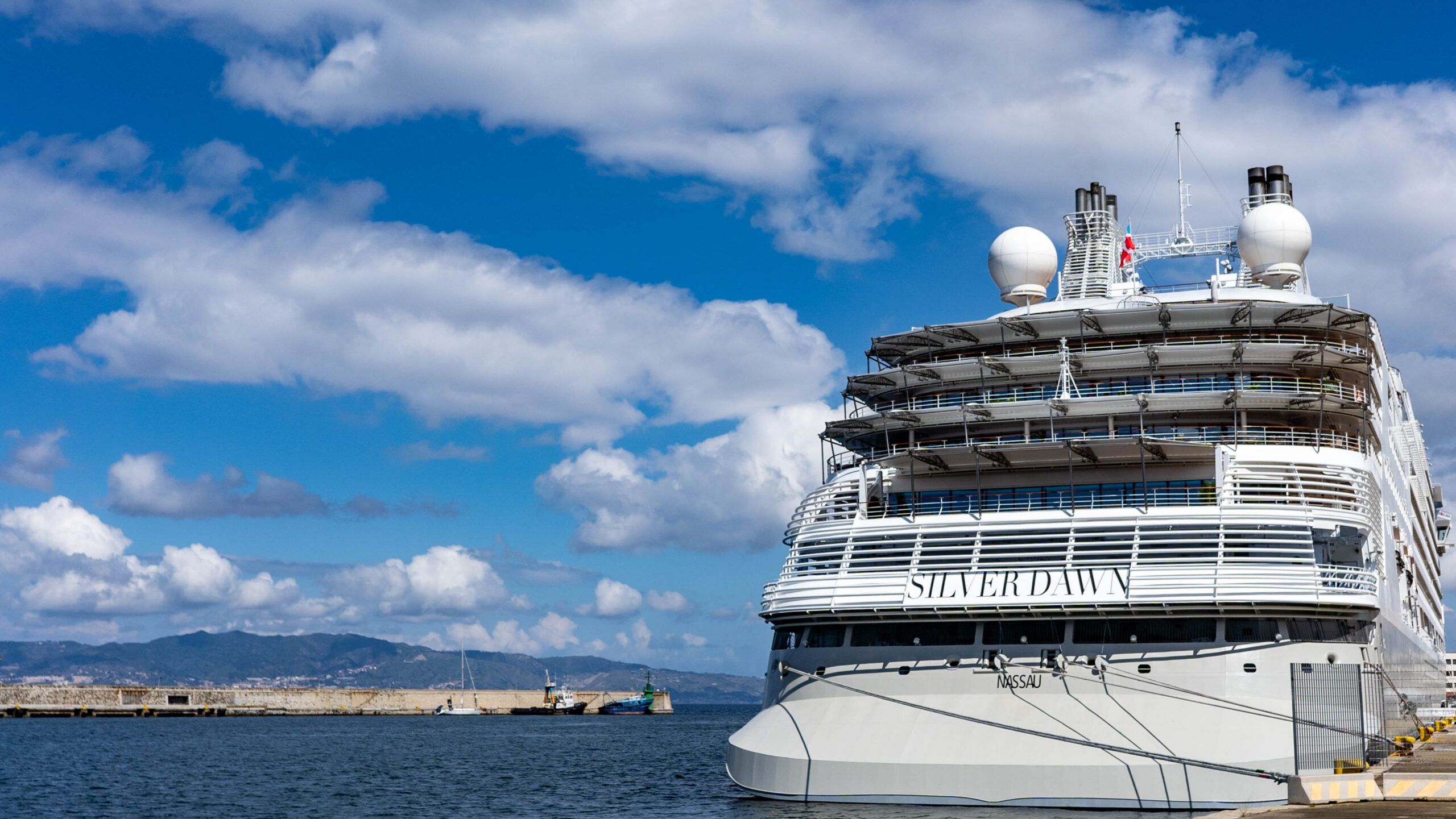 Il porto di Reggio accoglie la nave da crociera Silver Dawn – FOTO E VIDEO
