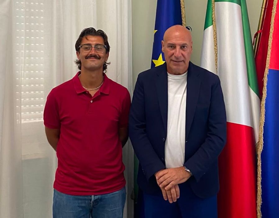 Crotone, il sindaco incontra il bagnino eroe: “Un esempio di coraggio e preparazione”