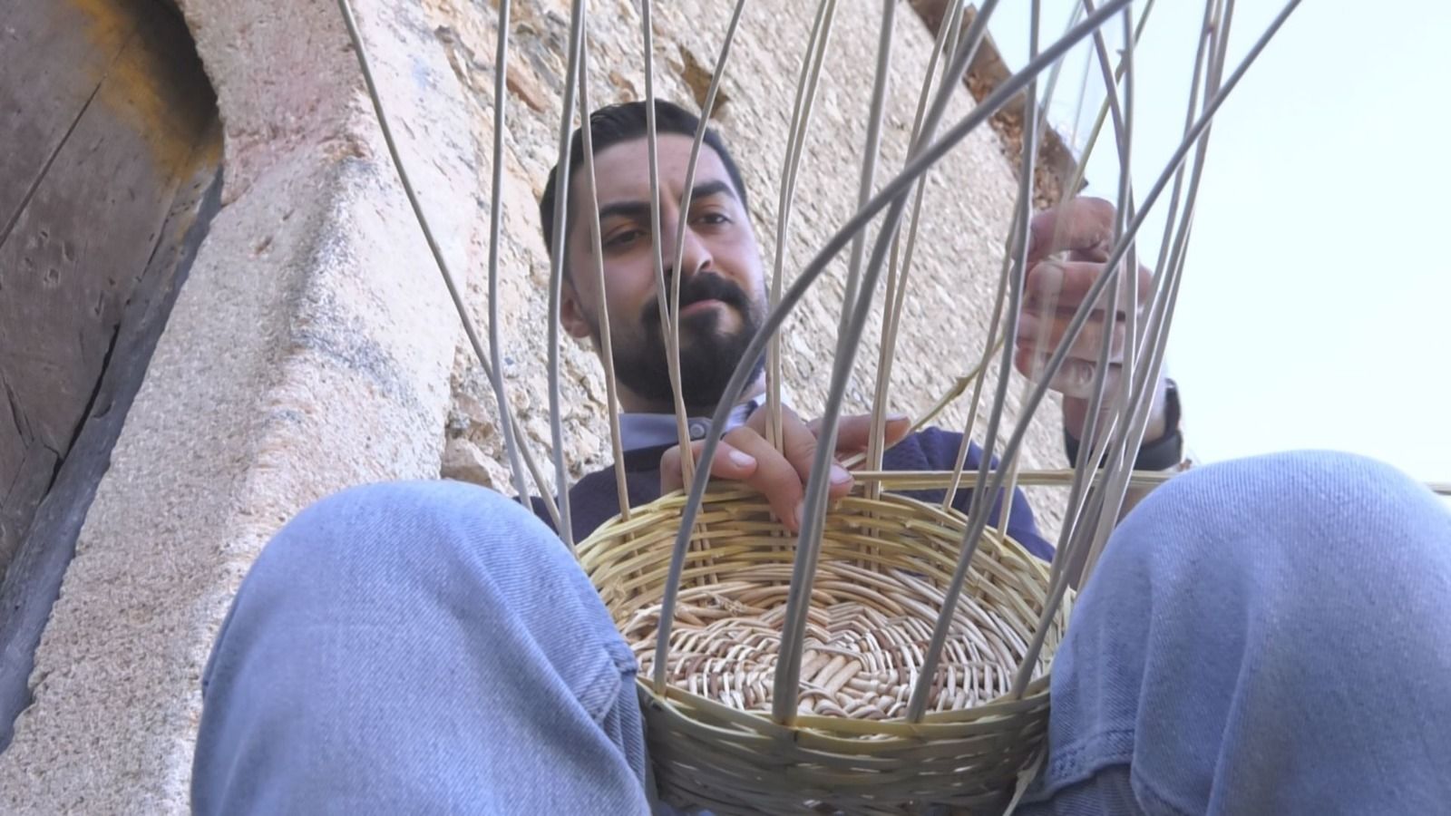 L’amore per i cesti e la tradizione. Il talento di Andrea Perrotta al servizio della sua terra