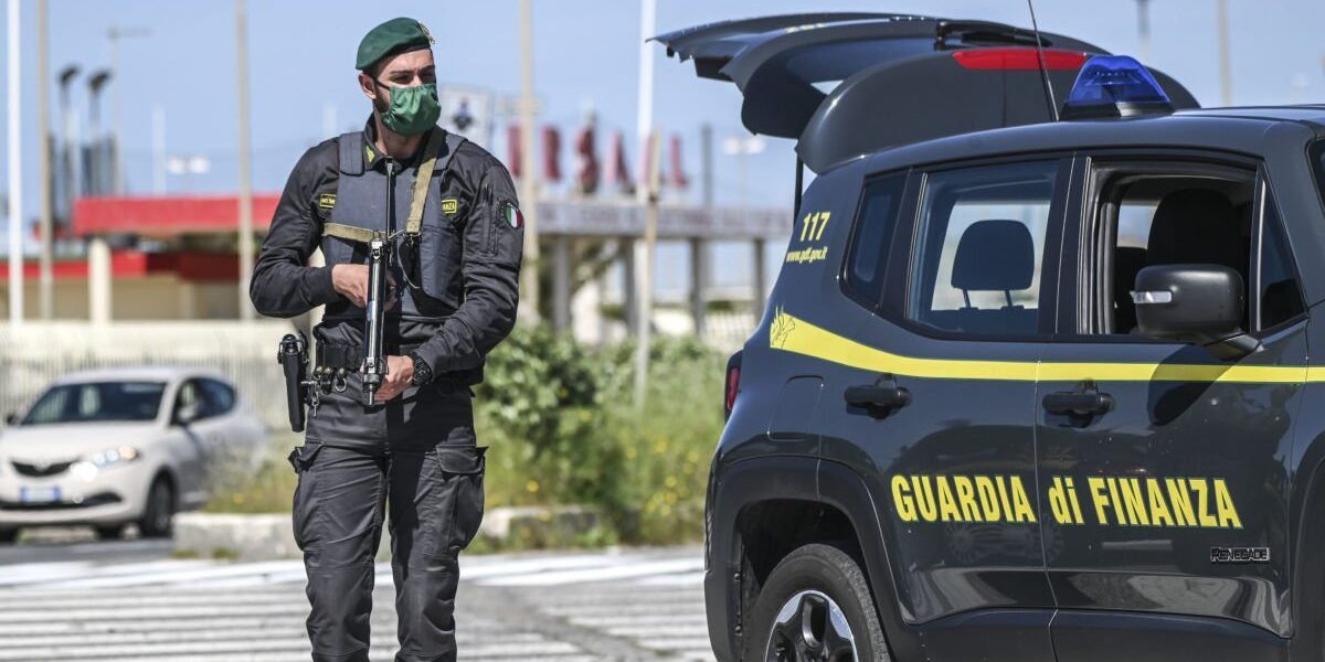 Frode fiscale, tre arresti e sequestri per 1,5 milioni di euro
