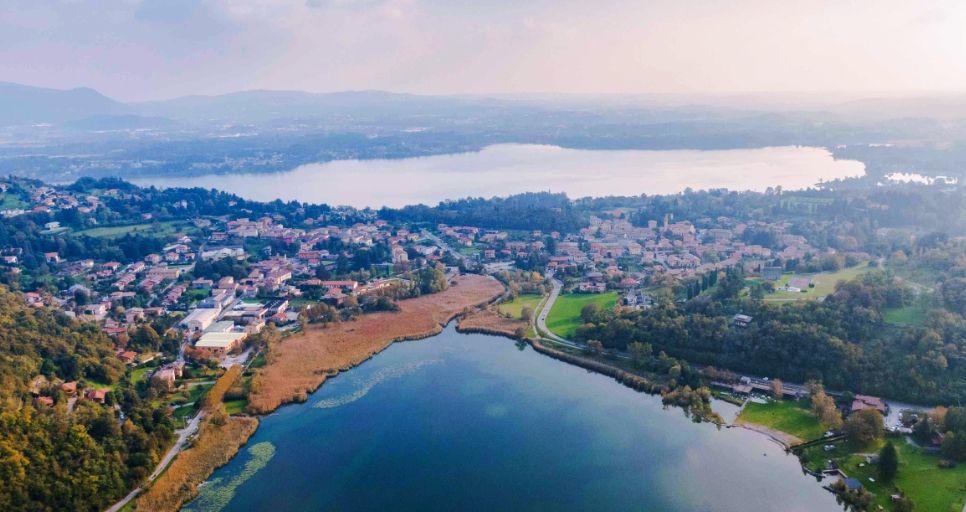La ‘ndrangheta sul Lago del Segrino: il summit per spartire lo spaccio e lo “scontro” con gli Oppedisano di Erba