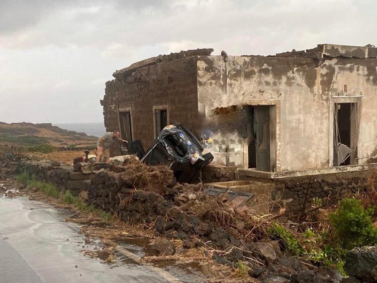Pantelleria travolta da una tromba d’aria: due morti