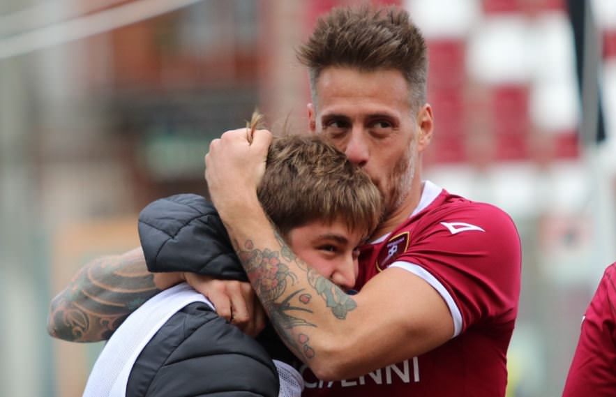 Da Bergamo a Reggio Calabria, sei anni dopo Denis segna e abbraccia il figlio