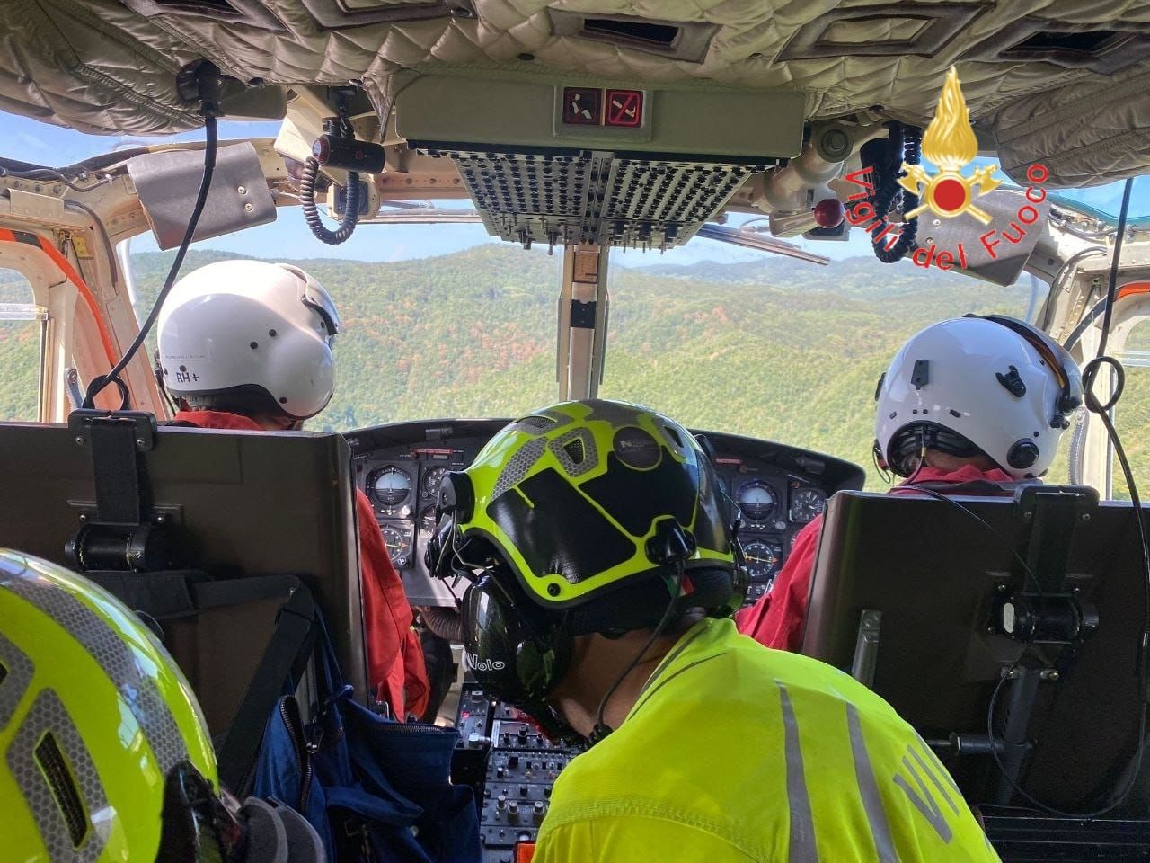 Cercatori di funghi si perdono nei boschi nel Cosentino, recuperati dai Vigili del Fuoco