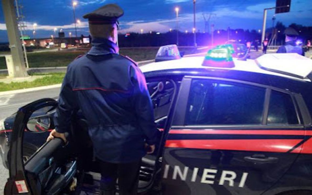 Fugge dai domiciliari per aggredire la sorella, arrestata 33enne a Catanzaro