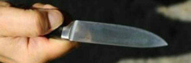 Ferisce con un coltello le sorelle, denunciato 19enne