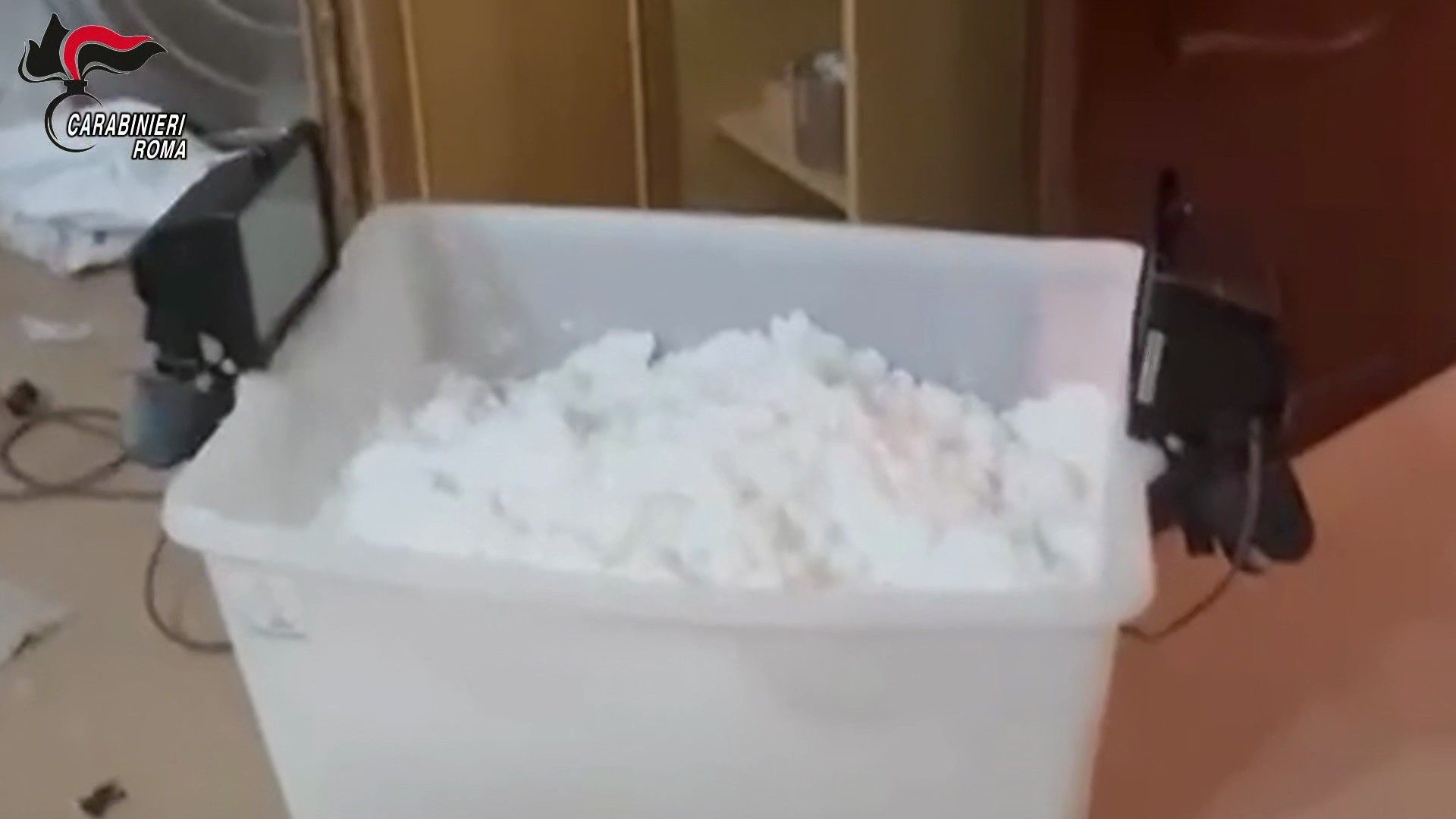 Traffico di droga tra Sud America e Italia, otto arresti: il laboratorio per il taglio della cocaina era in Calabria