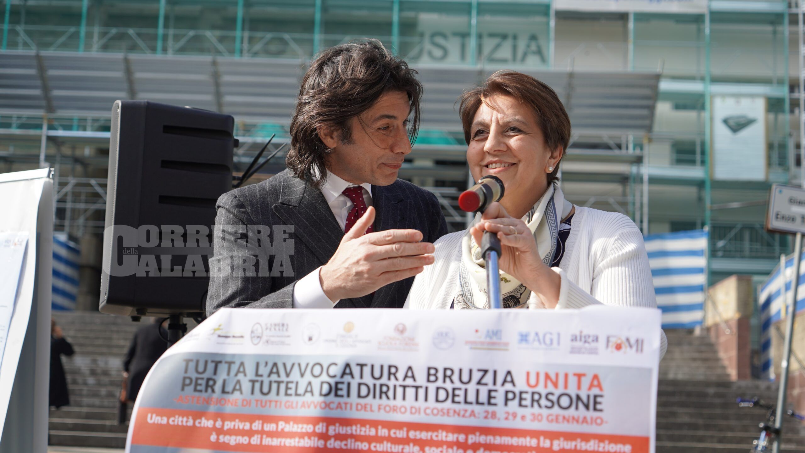 Cosenza, nomadismo giudiziario e «popolo social». Il responso della folla oscura quello della giustizia