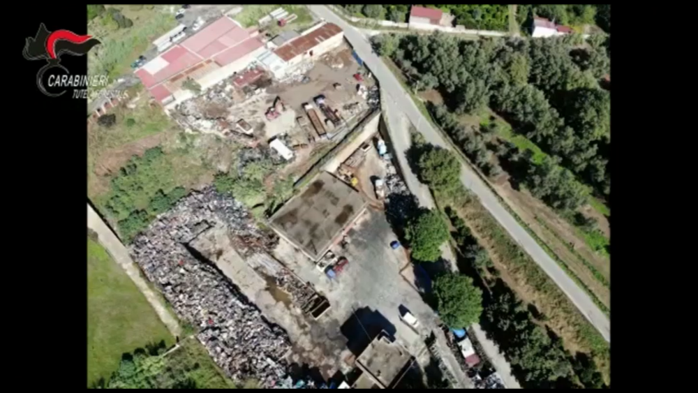 L’azienda confiscata usata per trafficare rifiuti e i “colletti bianchi” conniventi. «Qua comanda Delfino»
