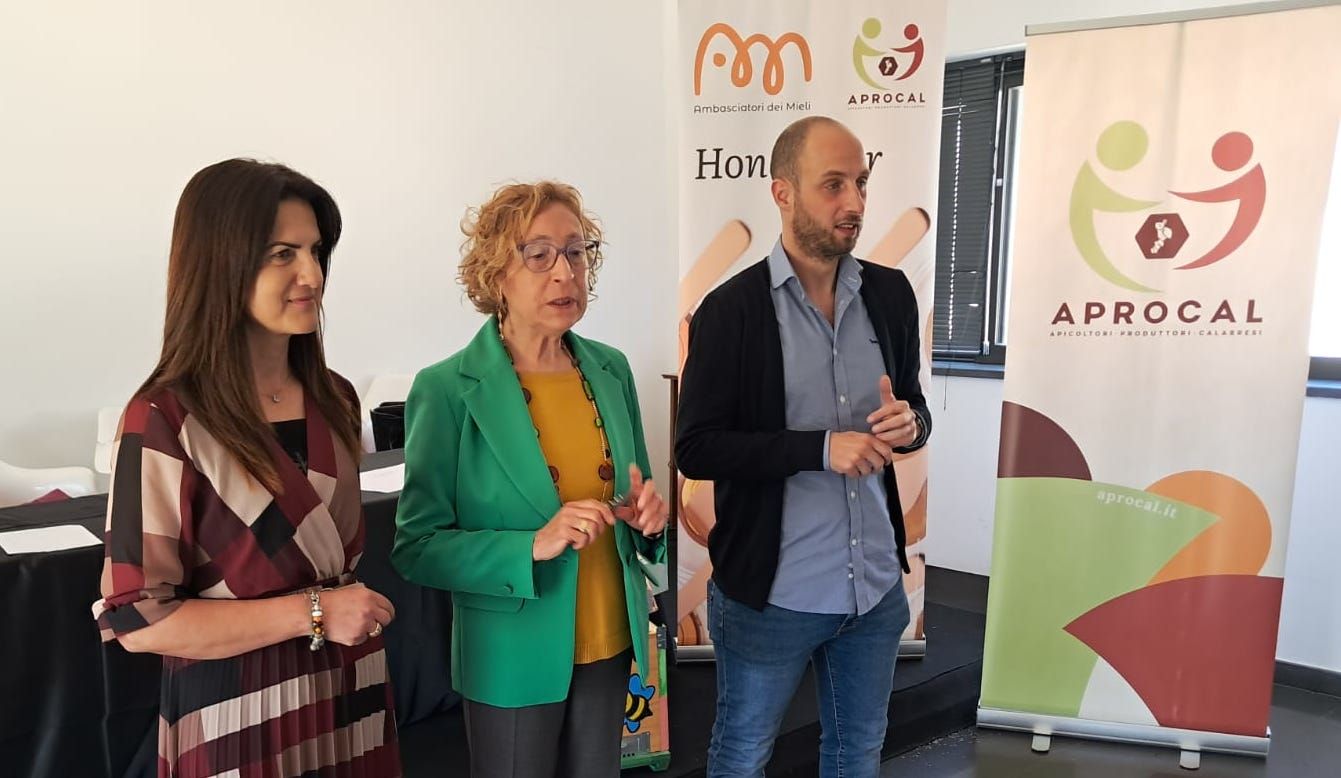 Educazione e consapevolezza, così si avvicinano i giovani a vino, miele e olio – VIDEO