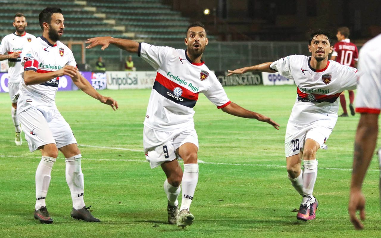 È il giorno del derby: Reggina e Cosenza si ritrovano dopo tre anni