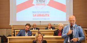 La Staffetta della Legalità a Vibo dopo le numerose intimidazioni: «Da qui parte il riscatto contro la criminalità»