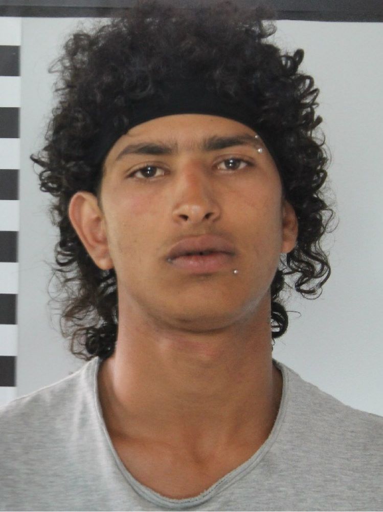 Lo chiamano “Ronaldinho” e lui li accoltella