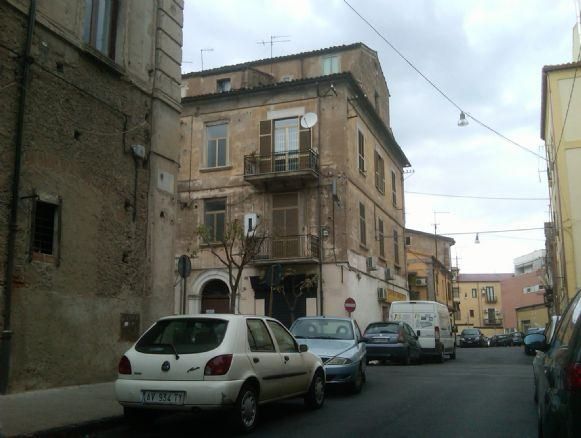 Maltempo, crolla il tetto di una casa a Cosenza