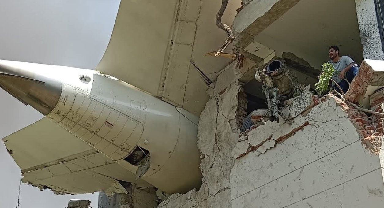 India, precipita aereo: almeno 133 morti – FOTO E VIDEO