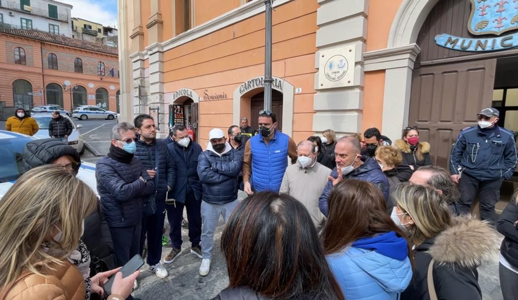 Refezione scolastica a Corigliano Rossano, protesta dei dipendenti Siarc