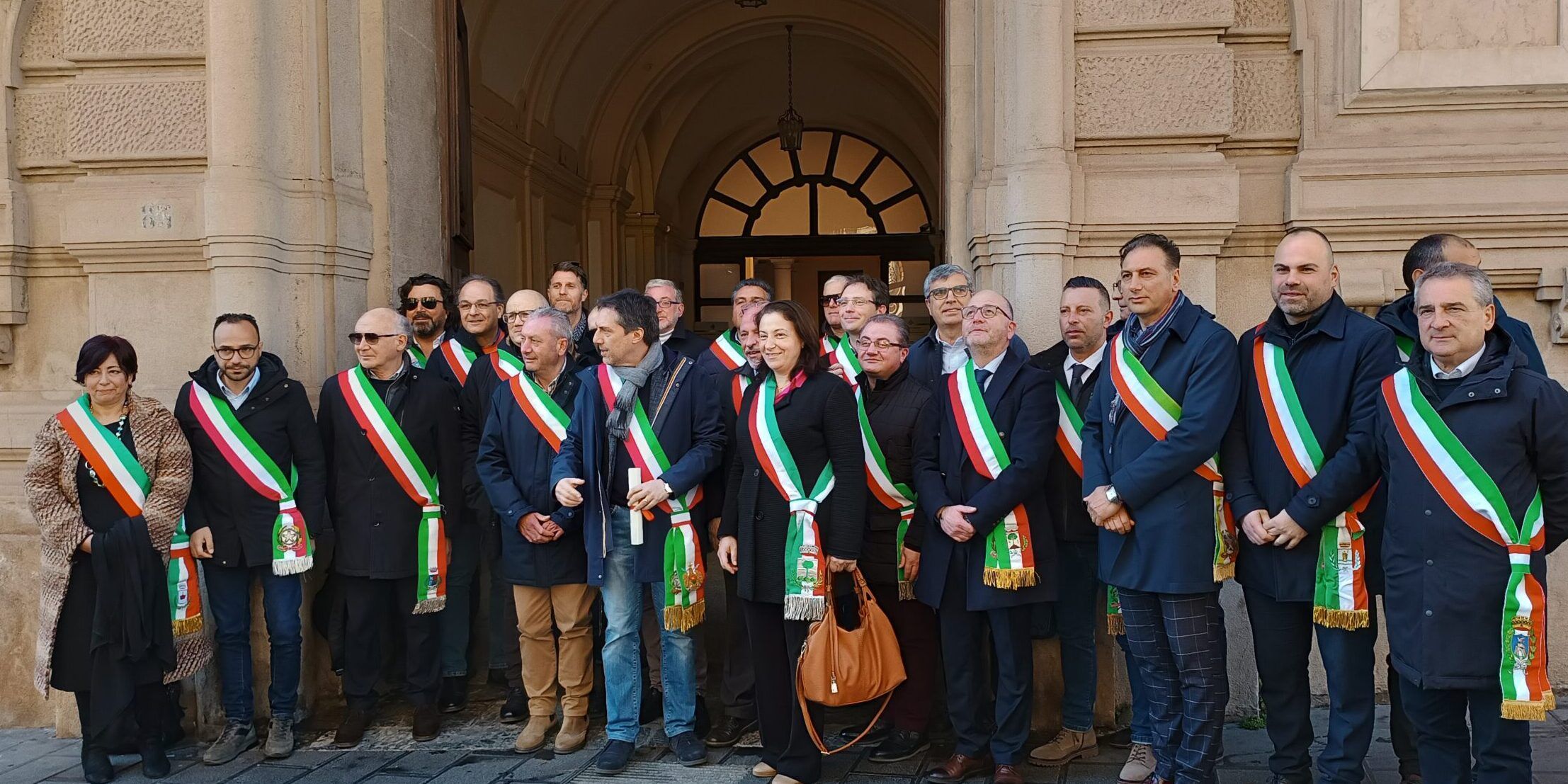 Autonomia differenziata, i sindaci del Catanzarese in piazza: no a un progetto che demolisce l’unità d’Italia